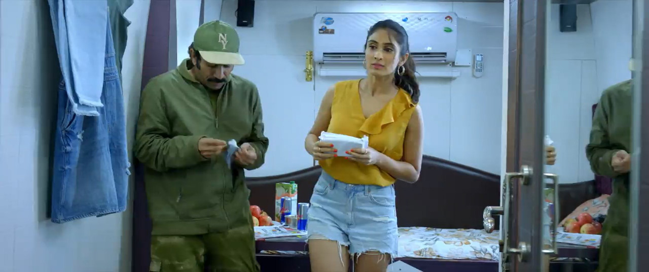Thaanara 2024 WebRip [Hindi + Malayalam] 480p 720p ESub Screenshot