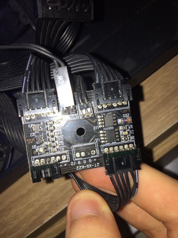 SOLVED] - Is there a 6-pin fan hub that I can connect to a 4-pin RGB  header? | Tom's Hardware Forum
