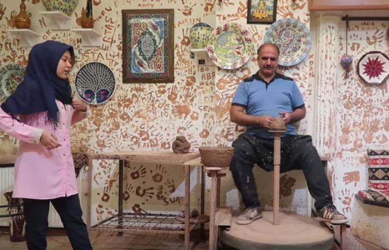 Liburan Bella dan Engku Emran