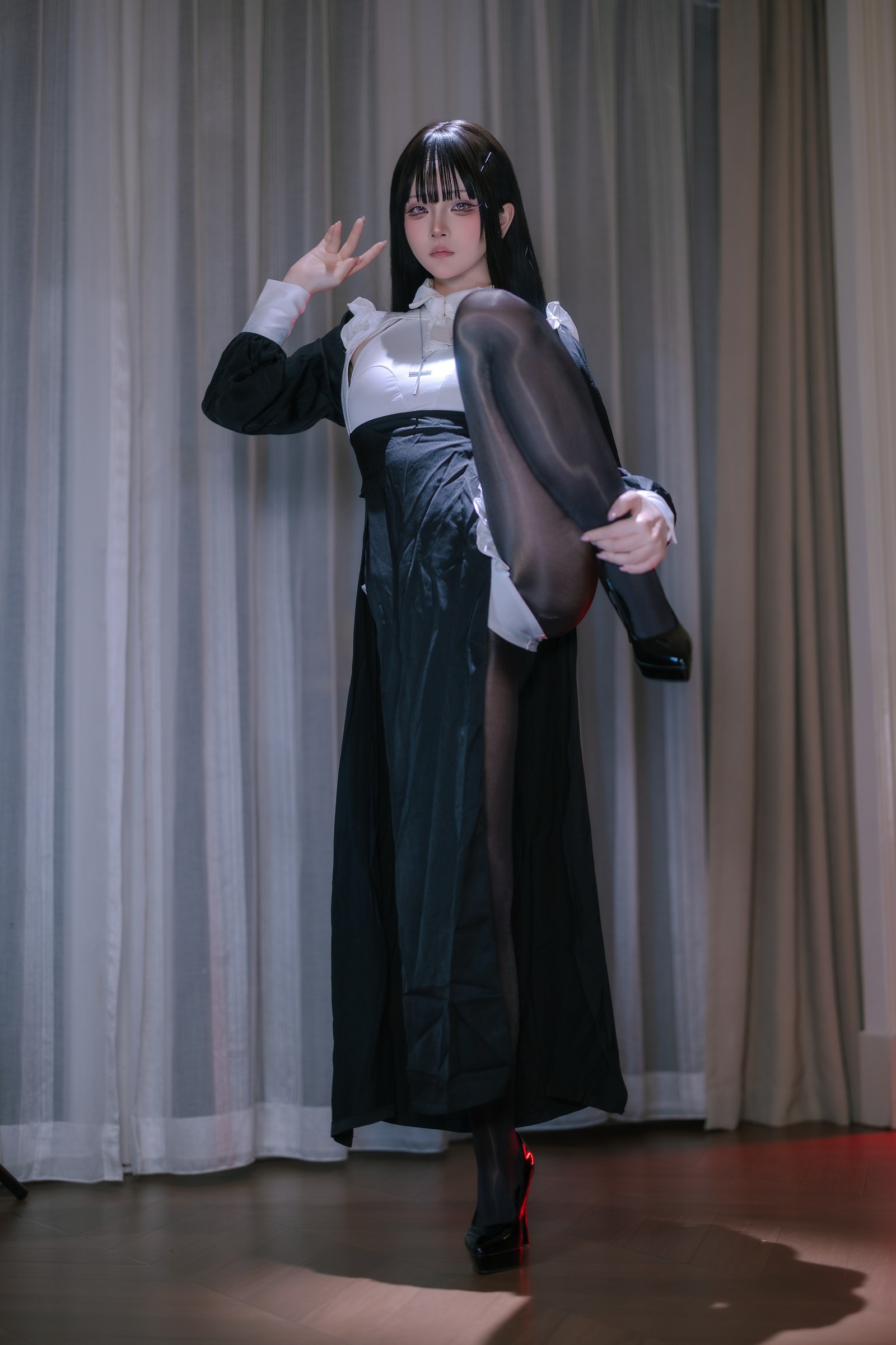 屿鱼 Yuyu 黑丝修女 Cosplay 写真合集（40P｜375MB）插图3