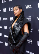 Taraji-PHenson-Cleavage26TIFF294