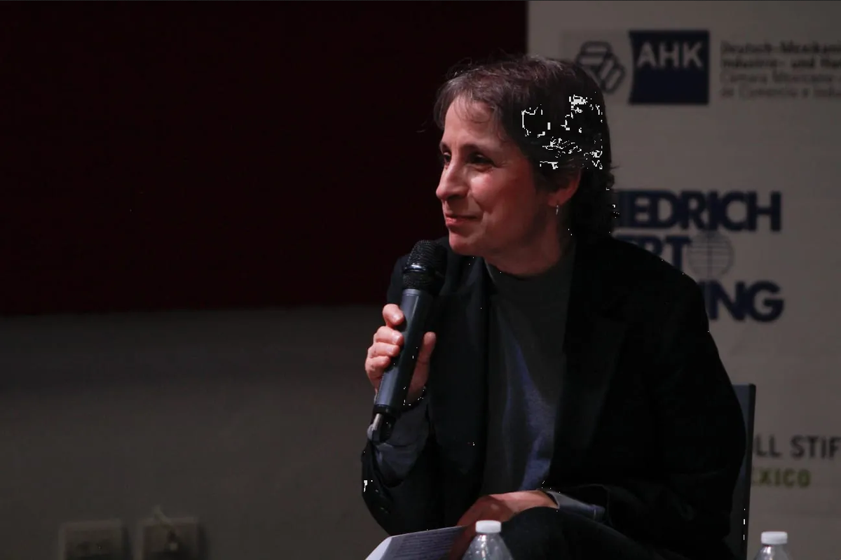 El trabajo del periodista es alentar al debate público: Carmen Aristegui