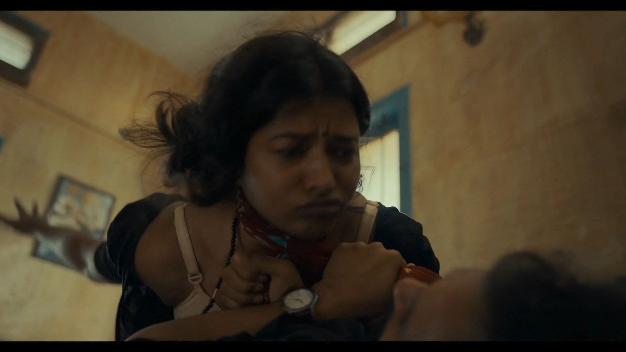 Hot Sexy Malayali Actress bra Scene from Kerala Files.mkv_snapshot_03.42.946