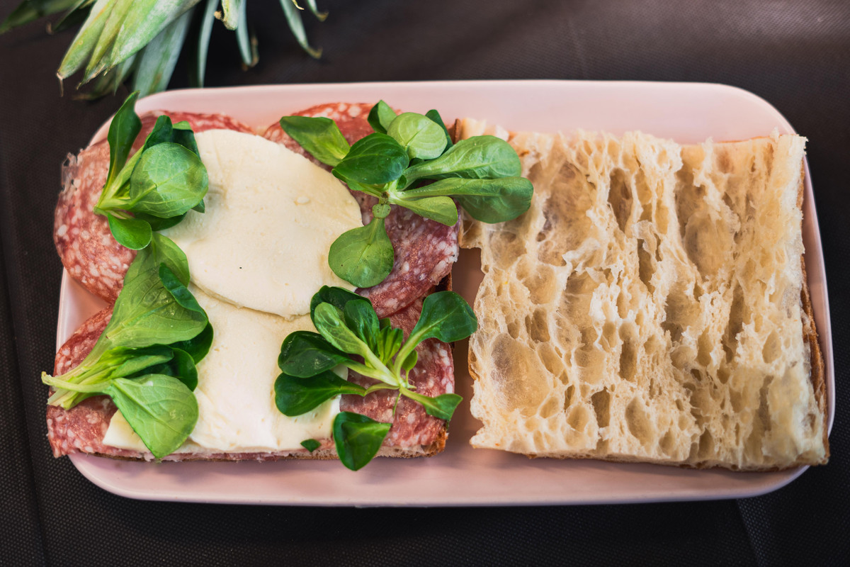 Pizza salame e formaggio