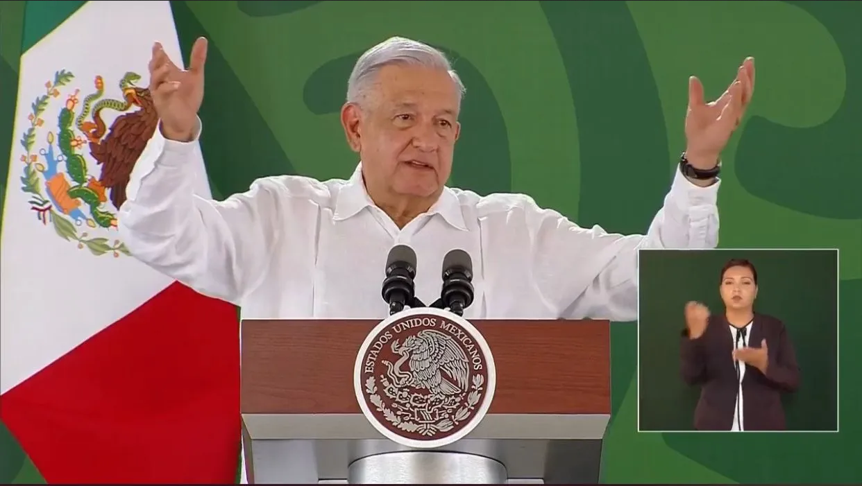 AMLO llama a abogados a destrabar compra de Mexicana de Aviación