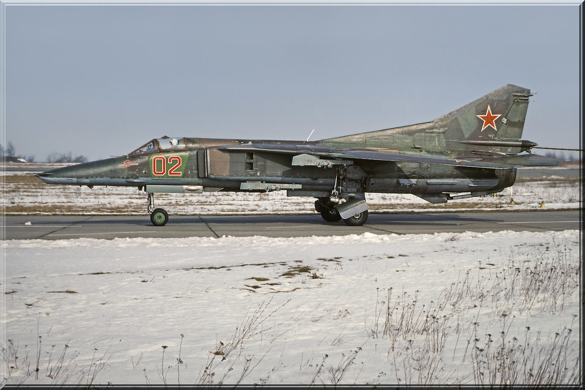 296 APIB Mig-27M 02 Red_83712545043, Winter 1992-1993