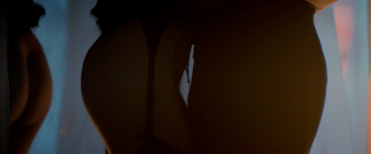 Madeleine.Stowe_Revenge.00_02_05_03.Still011