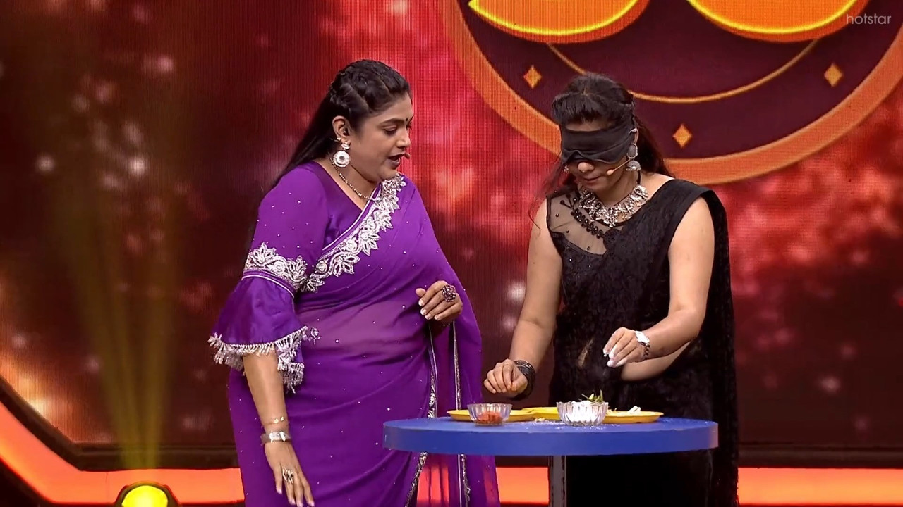 Hot Kannada Girl Open Big Navel show in Black Saree.mkv_snapshot_01.16.799