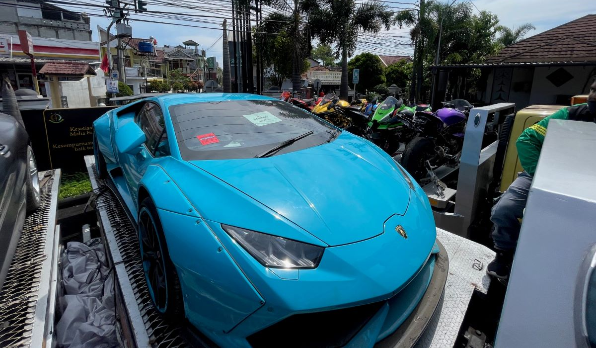 Kejaksaan RI Sukses Lelang Aset Mewah Milik Doni Salmanan