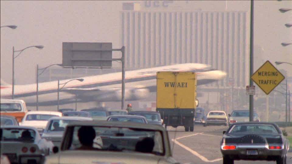 533376138-american-airlines-los-angeles-international-airport-smog-boeing