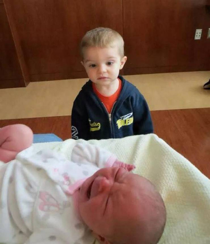 11 реакций детей, которые не очень-то рады прибавлению в семье