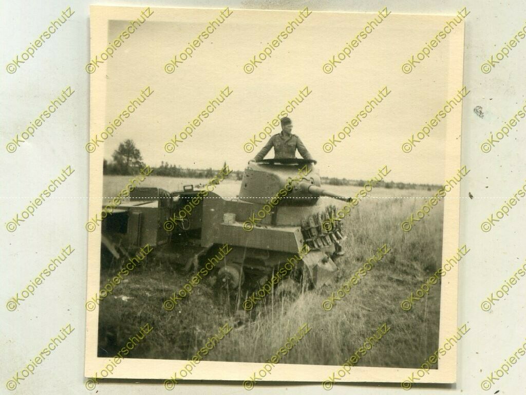 Foto, Panzerjäger-Abteilung 23, zerstörter Panzerspähwagen in Litauen, c