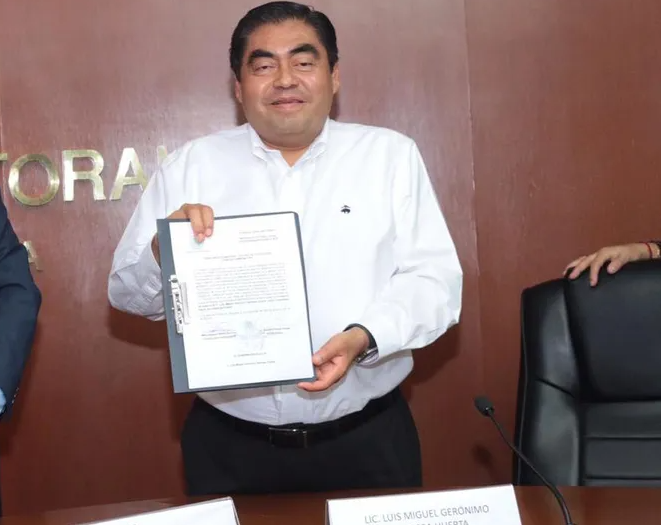 Nuevo dirigente de Morena en Puebla debe tener un perfil 'limpio': Barbosa