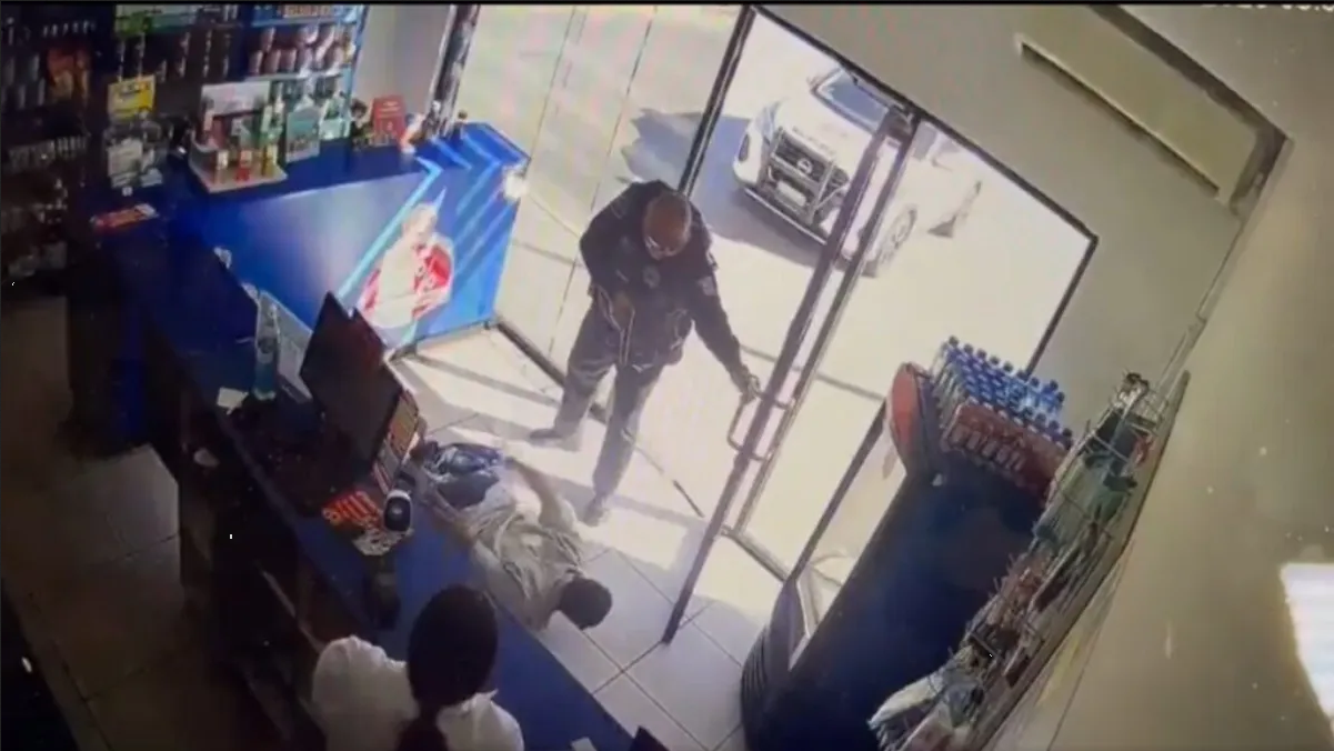 Policías rescatan a una cajera de sufrir un abuso sexual en Mexicali: Video