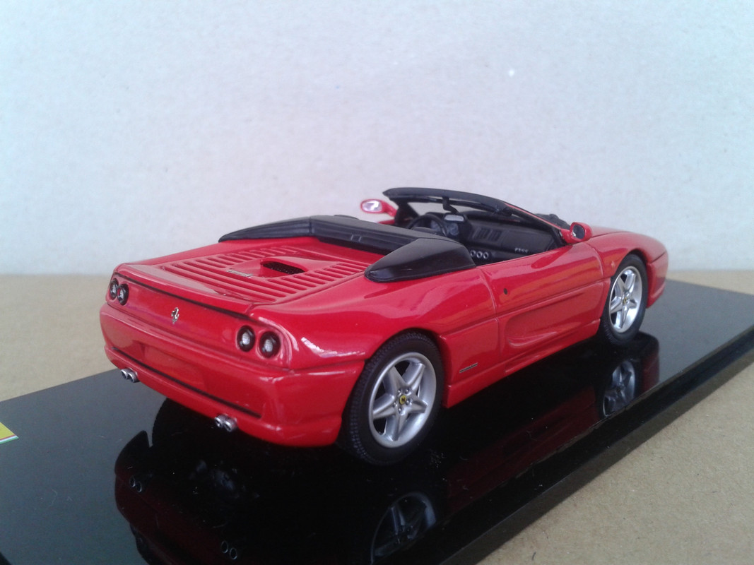 1995 Ferrari F355 Spider (Kyosho) (5)