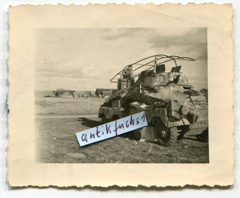 WH-8-Rad-Funk-Schützen-Panzer mit Tarnanstrich an der Ostfront i