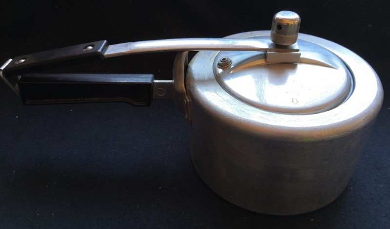 Starý, hliníkový, tlakový hrnec na vaření...(10894) | Aukro