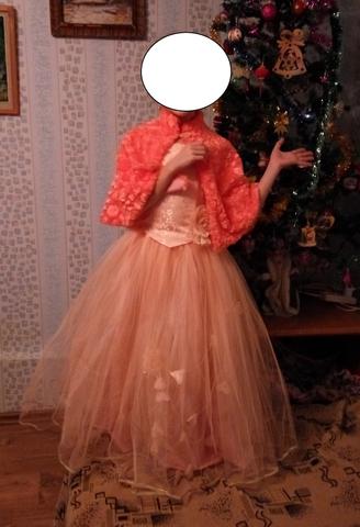 Платье персиковое