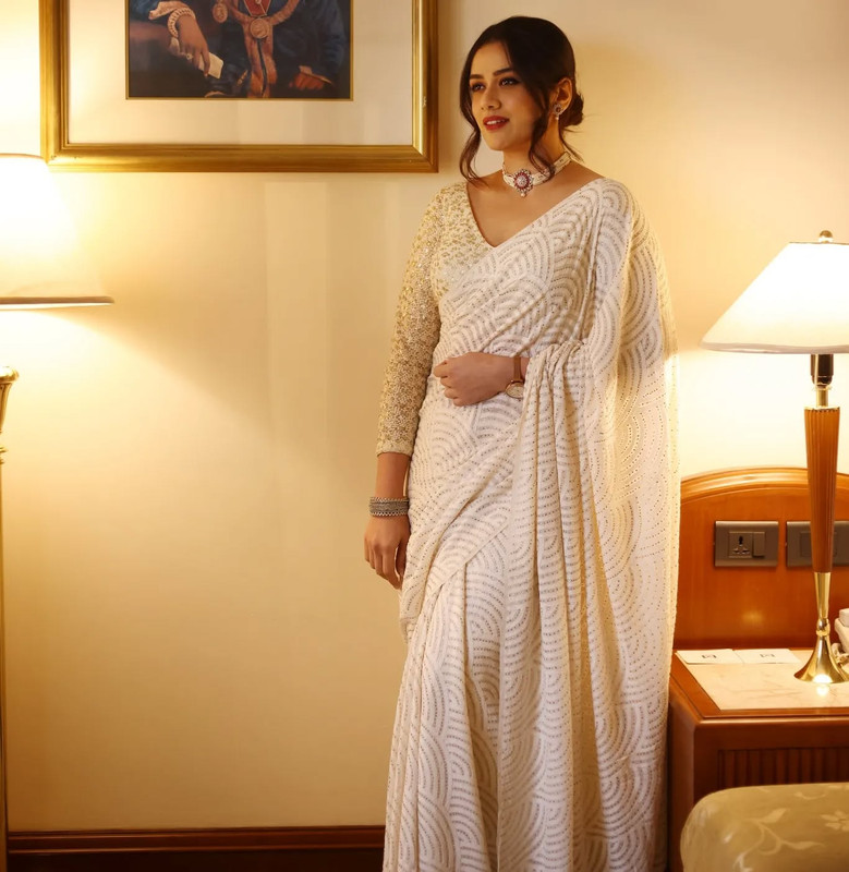 21-Girija-Oak-Godbole-Beautiful-Photos-in-Saree-My-Vantage-Point