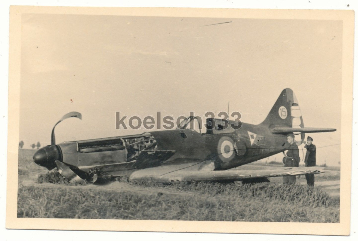 Foto französisches Flugzeug Dewoitine D.520 Beut