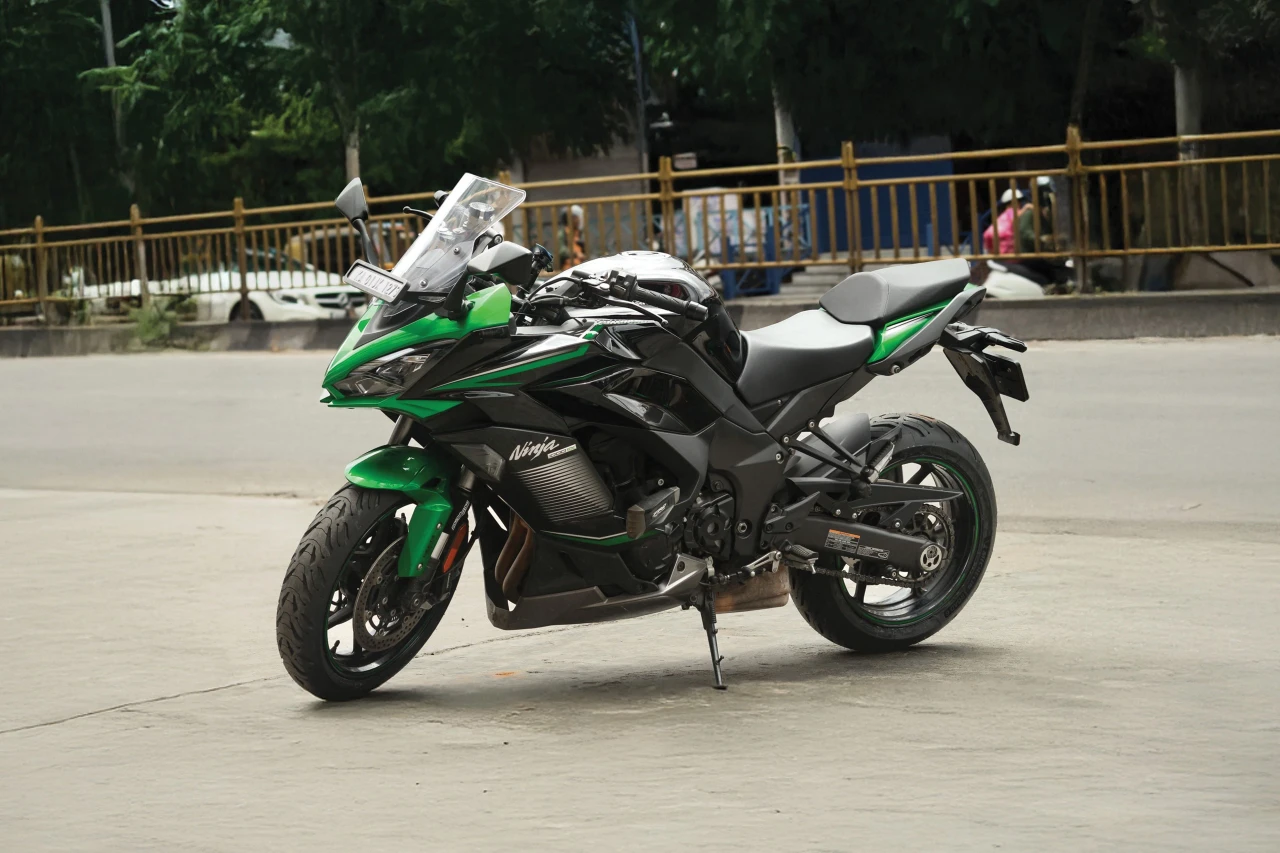 Kawasaki Ninja 1000 tyre fitment context