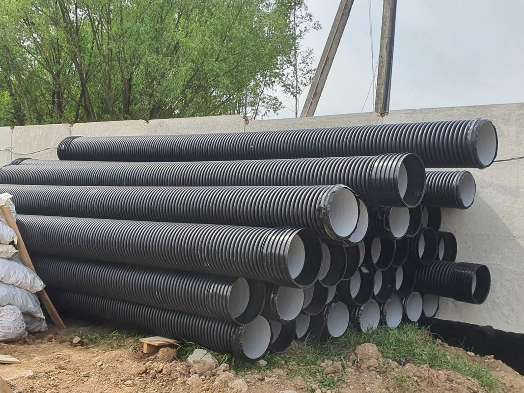 труба гофрированная черная