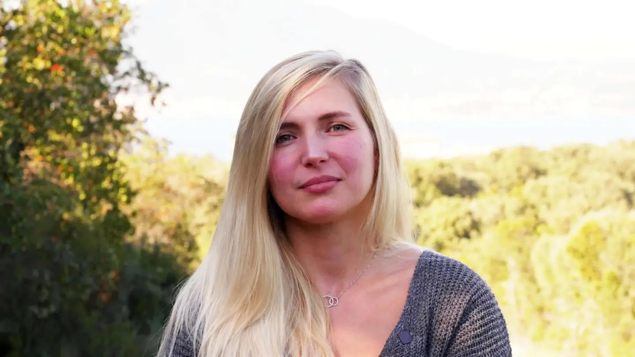 JacquieEtMichelTV 24 12 23 Chloe, 29 years old, from Hyeres!