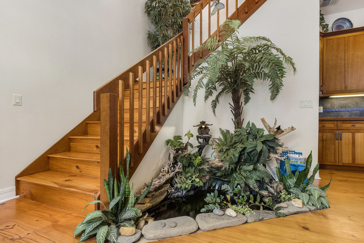 16900 Carolyn Lane