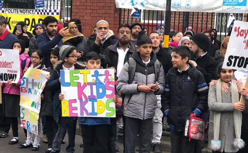 Muslim-protest-at-UK-school-over-LGBT-810-500-75-s-c1-2.jpg