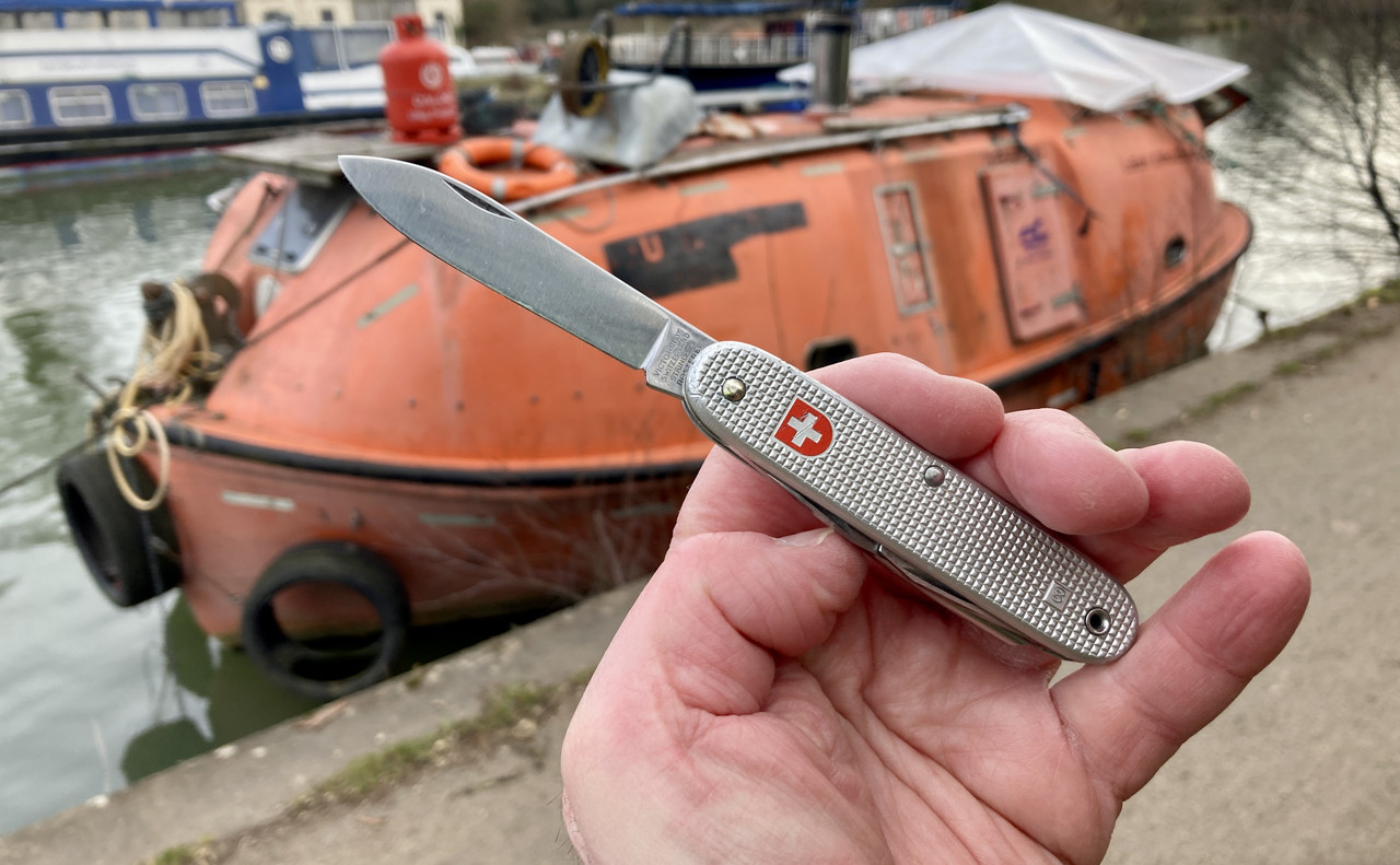 24714096-257F-416B-90FB-7EB9C7975839