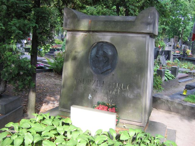 Andrzej-Strug-monument