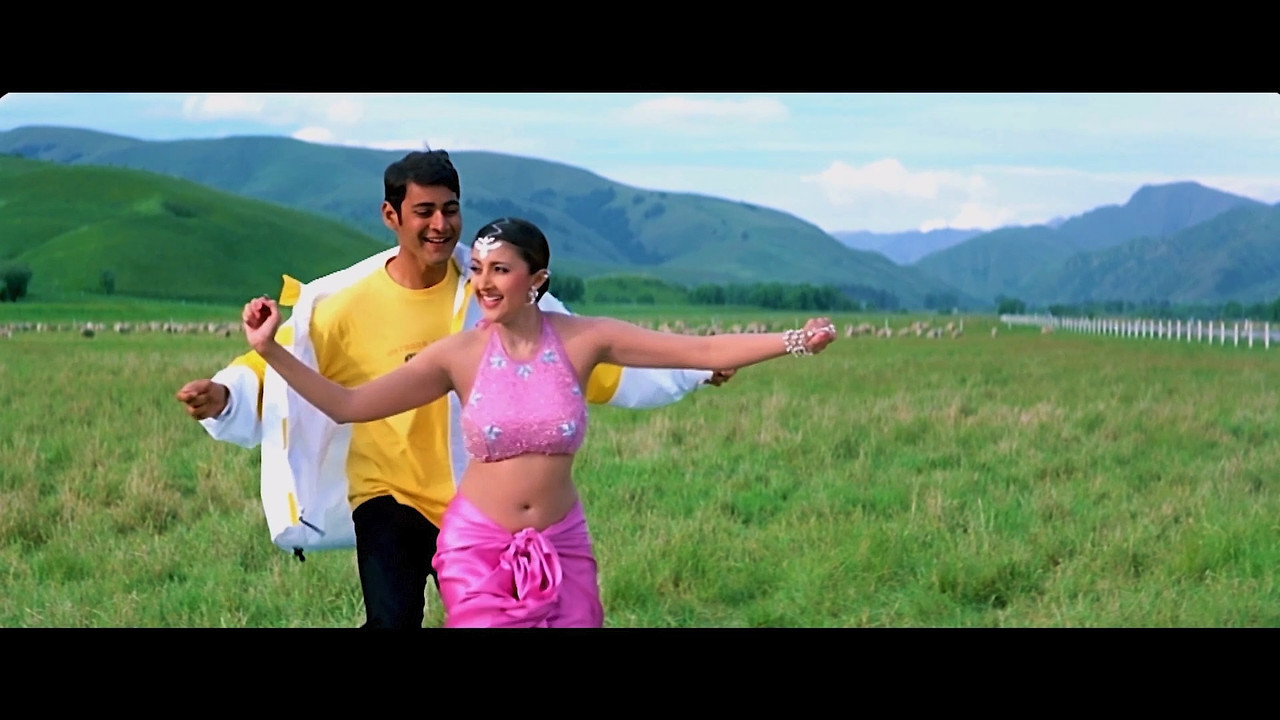 Sakshi Shivanand Hot Song From Yuvaraju 2000 1080p 60fps.mp4_snapshot_00.53_[2020.11.27_20.48.44]