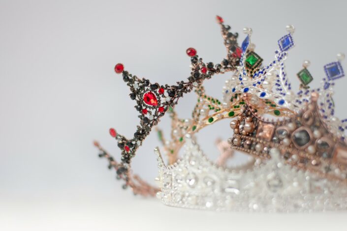 thumbnail_3-crowns-4859824-705x470