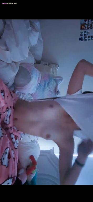 cute hellokitty pants girl