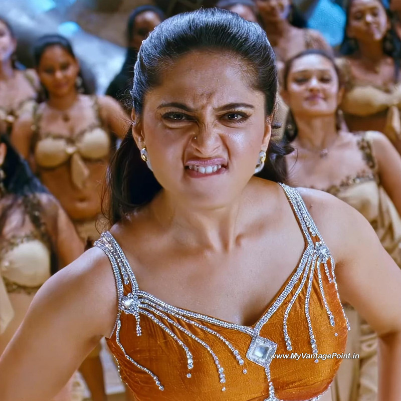 5-Anushka-Shetty-Hot-in-Singam-2-in-Kannukkulle-Song