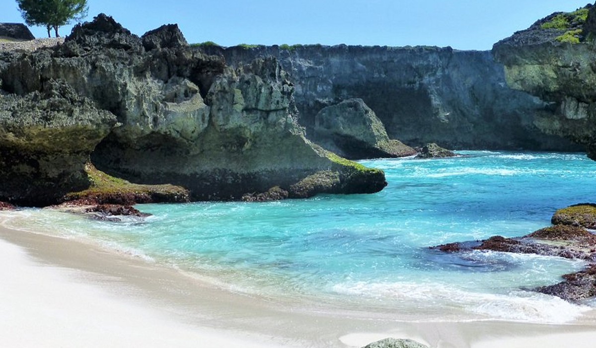 Keindahan Tersembunyi di Ujung Sumba, Menjelajahi Pantai Mandorak yang Magis