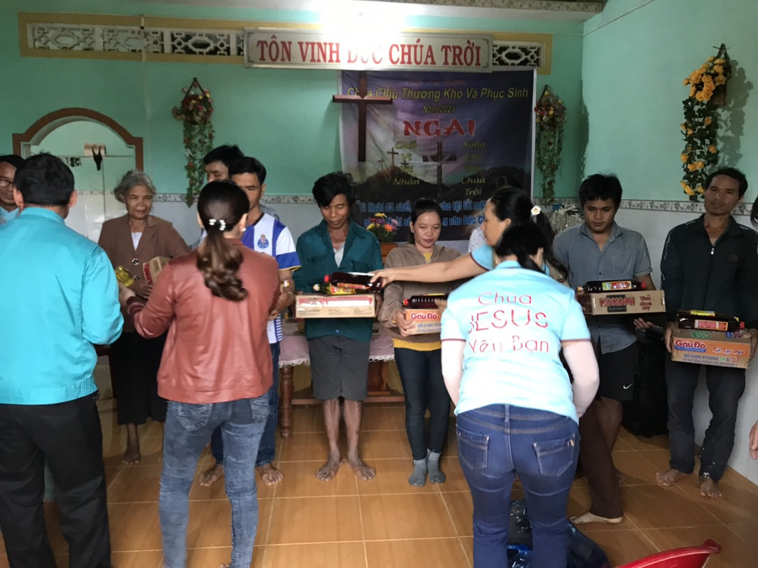 ngày 11-11-2021 phát quà tại Sơn Thượng, Sơn Hà