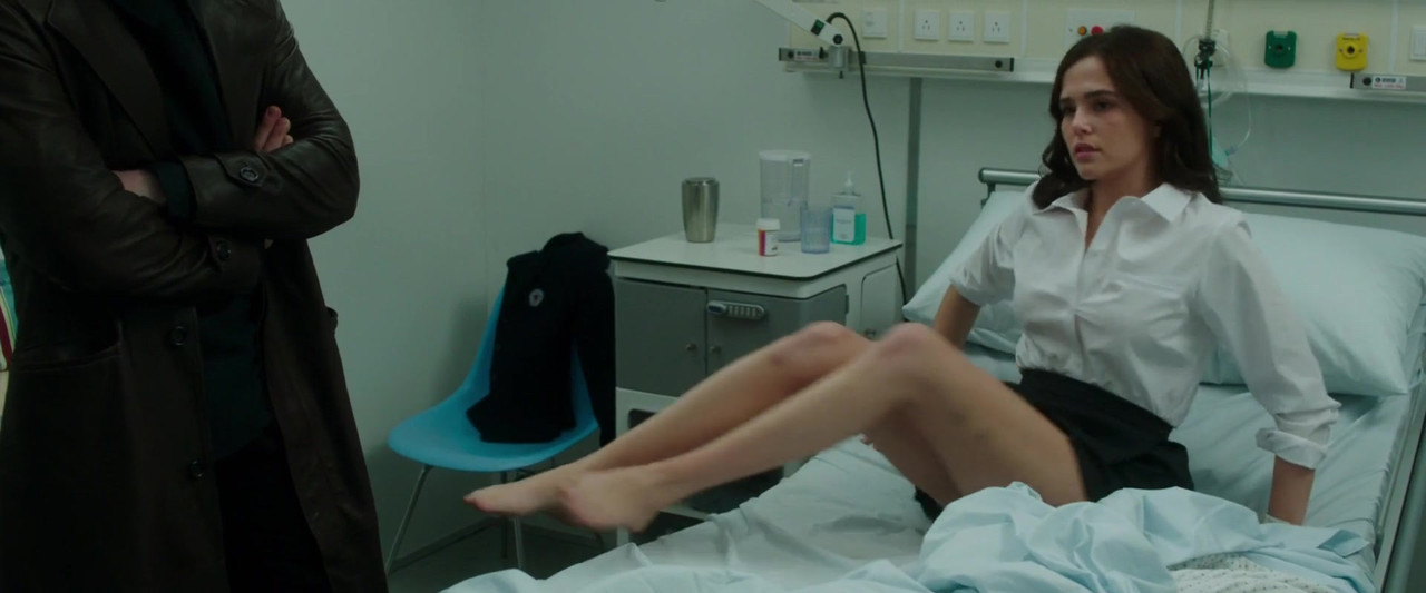 LEGS-COOL-Zoey-Deutch-13