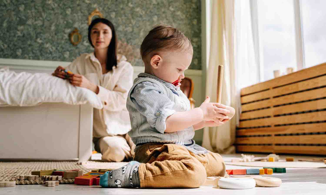 Padres helicópteros: afectan el desarrollo de sus hijos