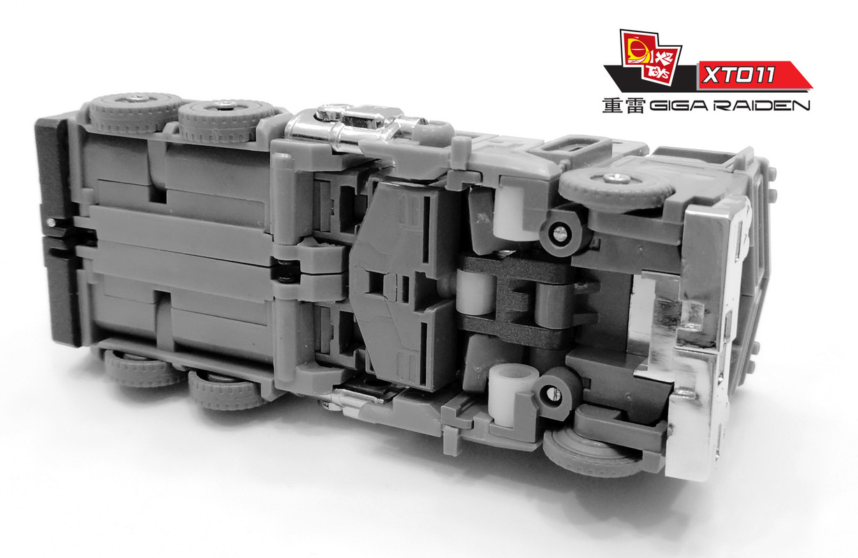 10-X2-Toys-Giga-Raiden