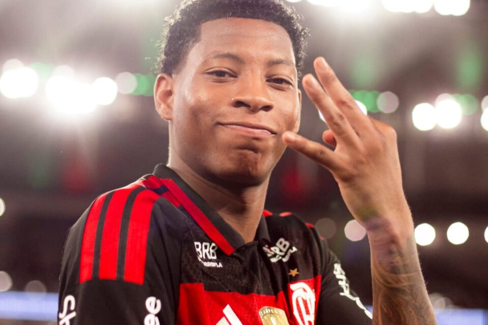 Imagem secundária para Reviravolta no Flamengo: Plata é reprovado em exames na Rússia e volta ao clube