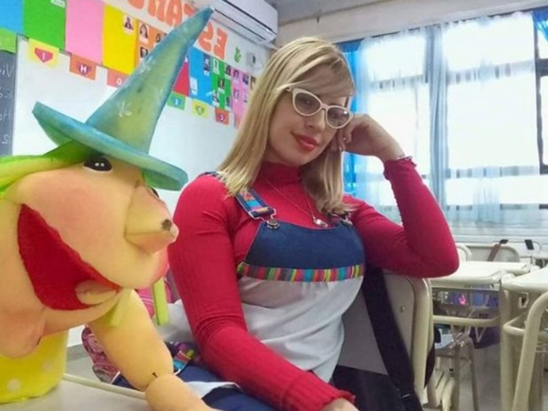 Descubren a maestra vendiendo contenido erótico, dice que es “por necesidad”