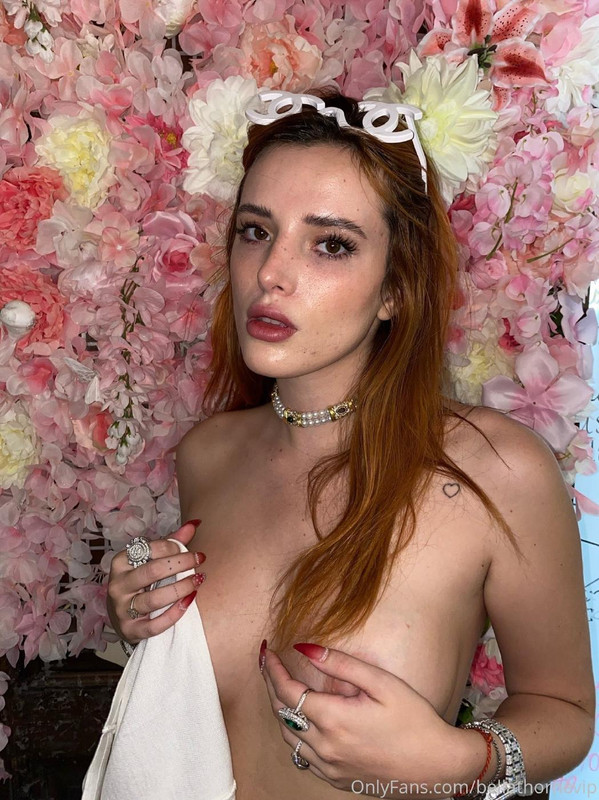 Onlyfans-Bella-Thorne-Nipple-Slip-Photo-Leaked