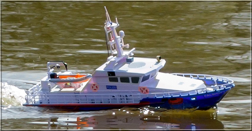 Polizeiboot-Falsh-ftl