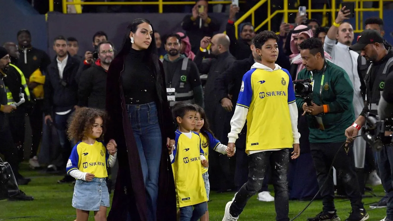 Así puedes recrear el outfit de 1 MDP de Georgina Rodríguez con SHEIN