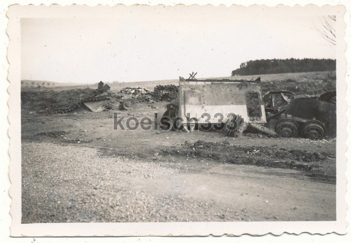 Foto explodierter völlig zerfetzter Panzer IV Ka