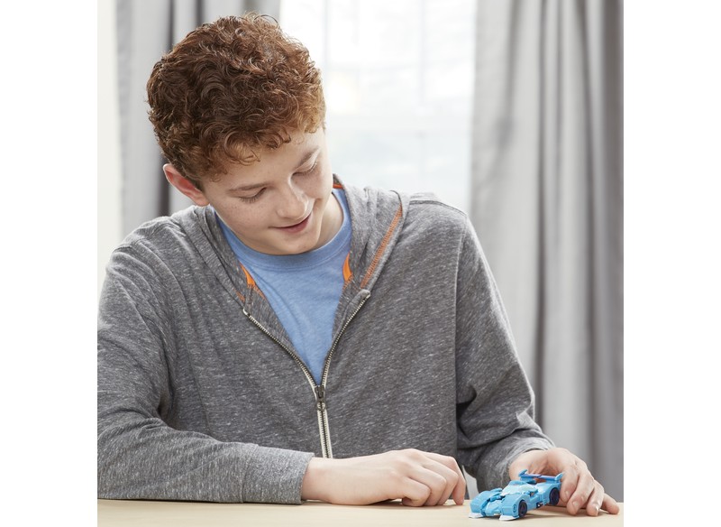 Transformers-Cyberverse-1-Step-Blurr-002