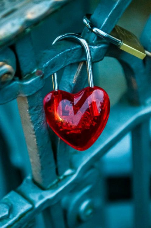 red-heart-lock-new.jpg