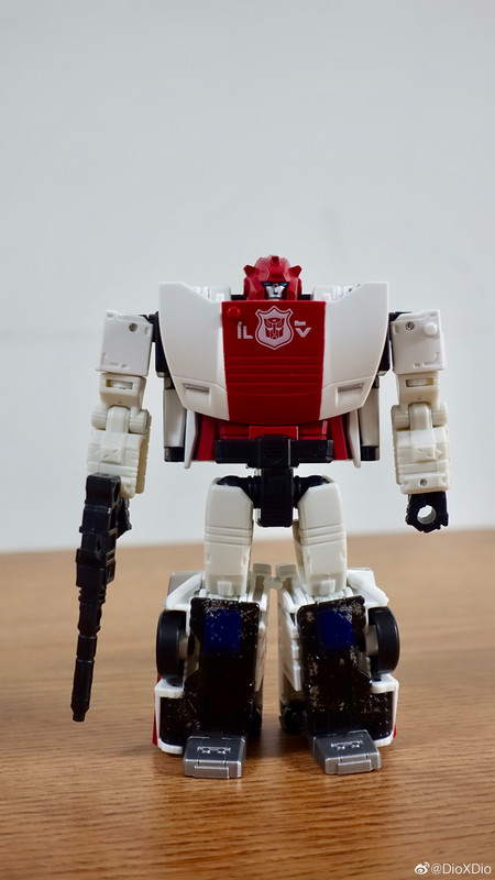 Siege-Red-Alert-In-Hand-Images-01