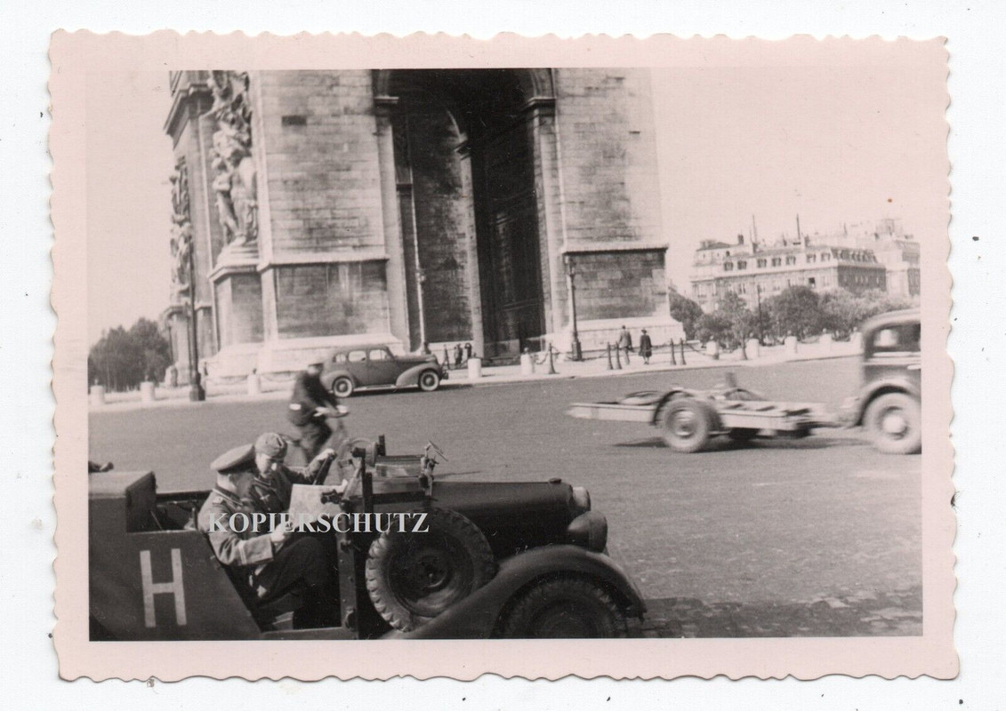 Frankreich 1940 Paris Triumphbogen SDkfz PKW Kübel Emblem Soldat Kommandeur